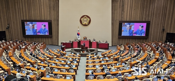 한덕수 국무총리가 6일 서울 여의도 국회 본회의장에서 열린 통일·외교·안보 분야 대정부질문에서 더불어민주당 김병주 의워느이 질의에 답하고 있다.(사진=윤여진 기자)2023.09.06/시사1