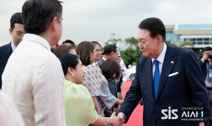 필리핀 마닐라를 떠나는 윤석열 대통령. (출처 = 대통령실)