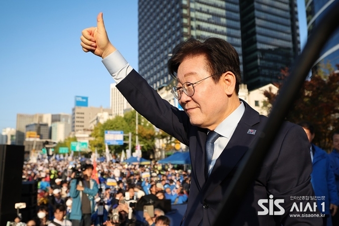 이재명 민주당 대표가 지난 2일 장외집회에 참석했다. (출처 = 민주당)